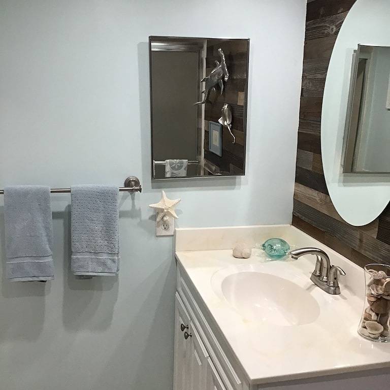 Ganze Wohnung, Neue Auflistung:! Gut ausgestattete Wohnung im 1. Stock am Ocean Village Private Beach in Fort Pierce, Hutchinson Island