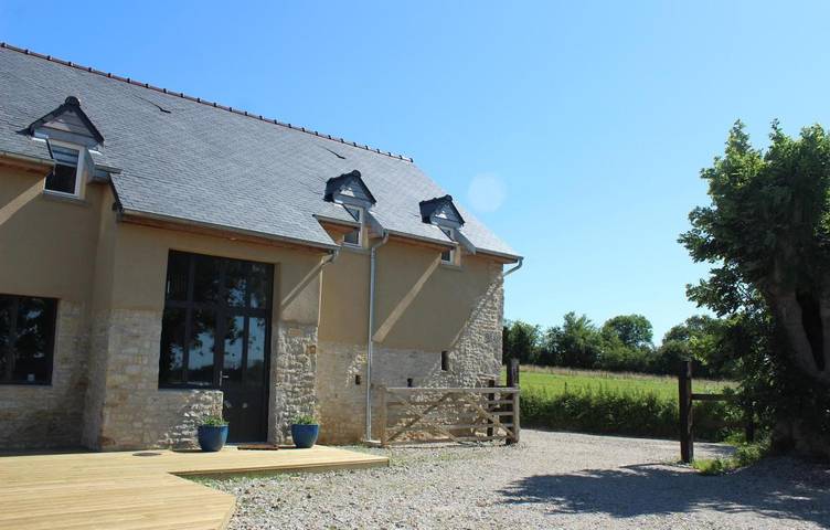 Gîte pour 7 personnes, avec terrasse et vue à Cretteville