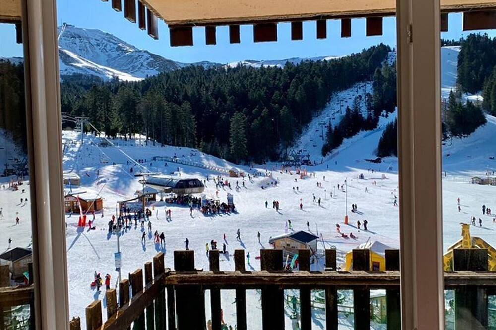 Entire apartment, Modern studio with balcony, near slopes, Wifi in Le Lioran, Laveissière