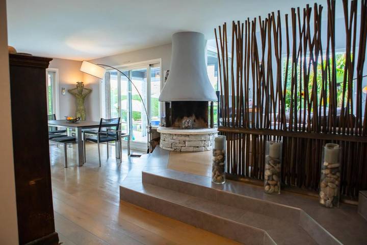 Location de vacances pour 7 personnes, avec vue et piscine ainsi que jardin et vue sur le lac à Nernier - 4