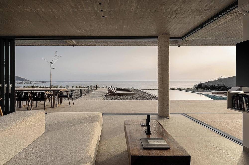 Inspiring Industrial Design Villa Overlooking Falasarna Beach in Falassarna, Chania und Umgebung