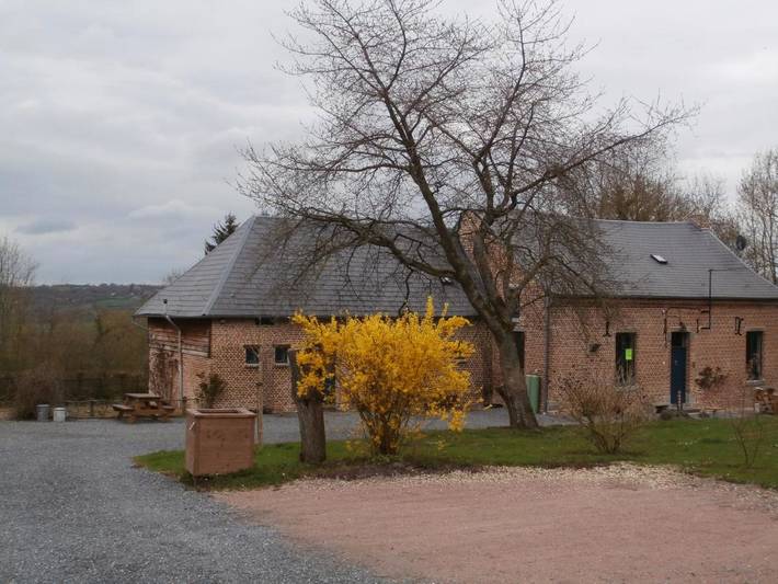 Chambre d’hôte pour 2 personnes, avec Terrasse ainsi que Jardin et Vue à Mondrepuis