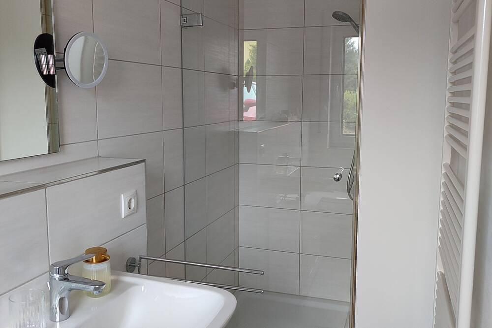 Ganze Wohnung, Einzimmer-Ferienappartment in ruhiger Lage in Marktheidenfeld, Franken