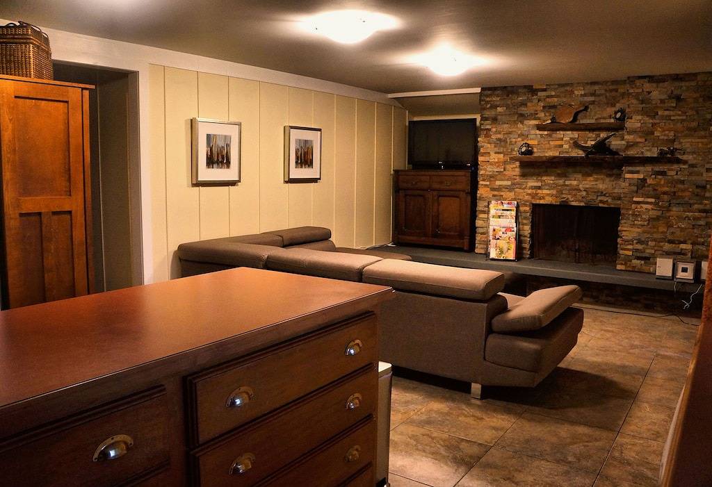 Schöne kleine, gut ausgestattete Suite in der Nähe der Innenstadt, Parks und Restaurants in Nanaimo, Regional District of Nanaimo