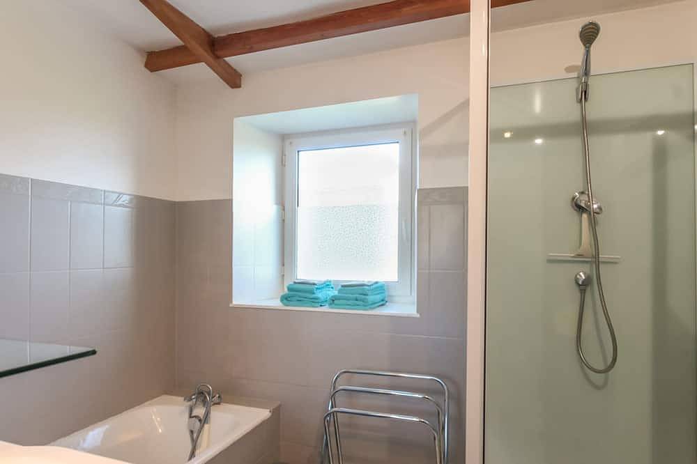 Encantadora casa familiar con jardín y aparcamiento en La Hague in Merquetot, La Hague