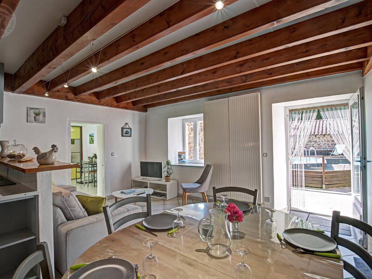 Gîte en Pierre avec Piscine Privée et Terrasse Couverte in Saint-Appolinard, Parc Naturel Régional du Pilat
