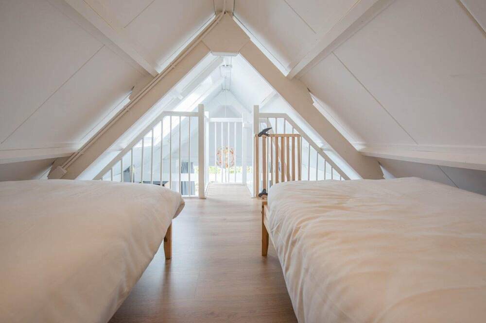 New, luxurious and fully furnished holiday home. Ideal for families or just 2 persons. Parking on site. 5min from beach, 1min from village center. in Groet, Noord-Holland - Nordseeküste