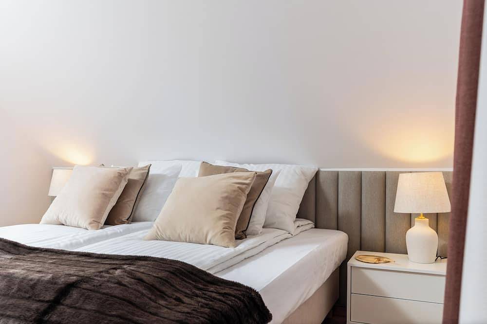 ★ Private Hot Tub ★ King Size Beds ★ Garden ★ Cinema ★ in Krakau, Kleinpolen