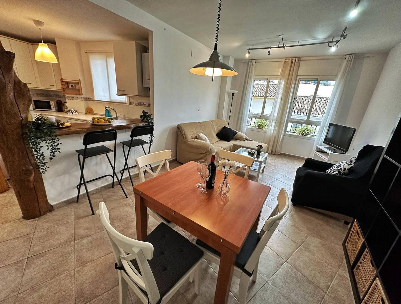 Apartamento entero, Apartamento 'Alojamiento El Pilar' con vistas a la montaña y Wi-Fi in Entorno de Sierra Nevada, Güejar Sierra