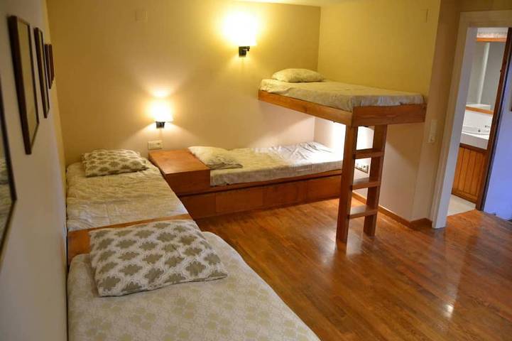 Apartamento entero, Apartamento 3 hab. 8 Pax, Tenis, Chimenea, Vistas y Mascotas Ok in Ger, Pirineo Catalan