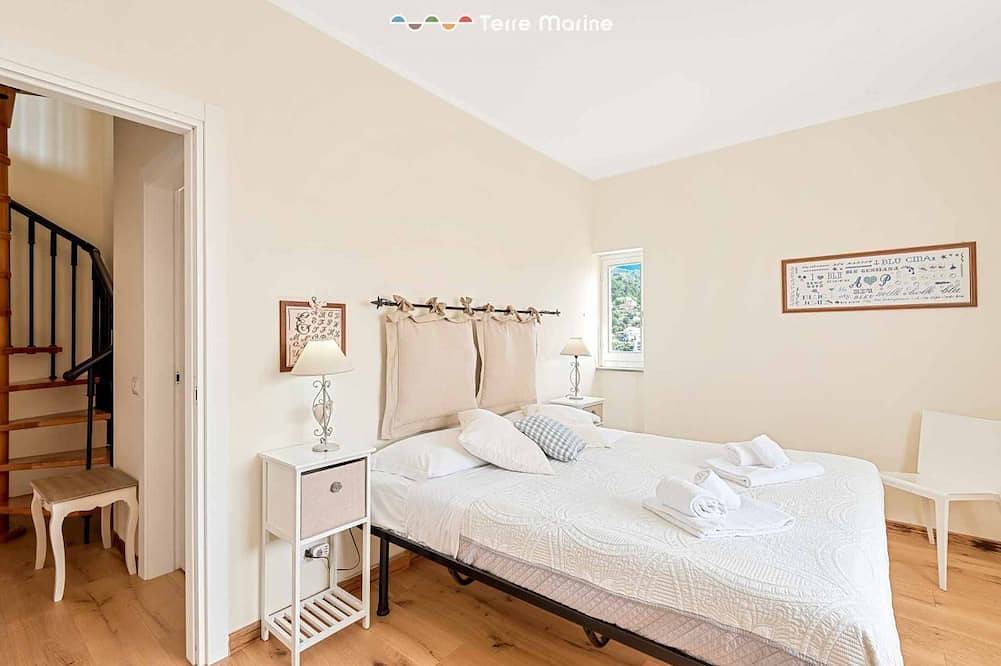 Villetta Scirocco, located in the charming area of ​​Maggiano in La Spezia, is the ideal refuge for those seeking tranquility and comfort in an exclusive setting. This charming residence stands out for its large garden, where a lovely gazebo offers t in La Spezia, Riviera di Levante