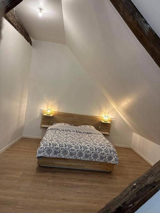 Appartement entier, One-Bedroom Apartment in Auxonne, Région de Dijon