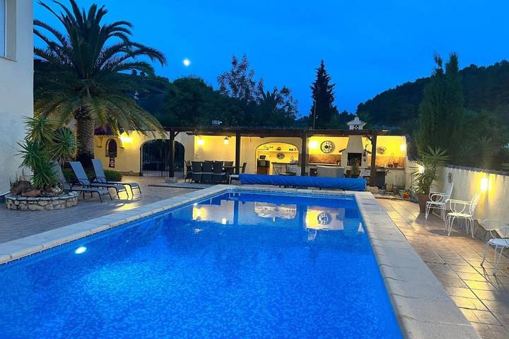 Location de vacances pour 2 personnes, avec vue ainsi que jardin et piscine, animaux acceptés à Llíber - 4