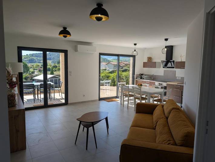 Location de vacances pour 6 personnes, avec jardin et vue, animaux acceptés à La Roche-Vineuse - 4