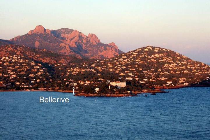 Villa pour 10 personnes, avec balcon ainsi que jardin et jacuzzi, animaux acceptés