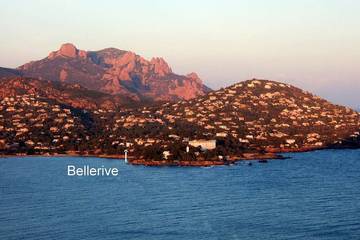 Location de vacances pour 10 personnes, avec jardin ainsi que balcon et jacuzzi, animaux acceptés dans Plage de la Baumette