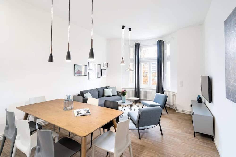 Ganze Wohnung, 4-Bedrooms Apartment (130sqm) with a comfy balcony(6) in Wedding Berlin, Berlin