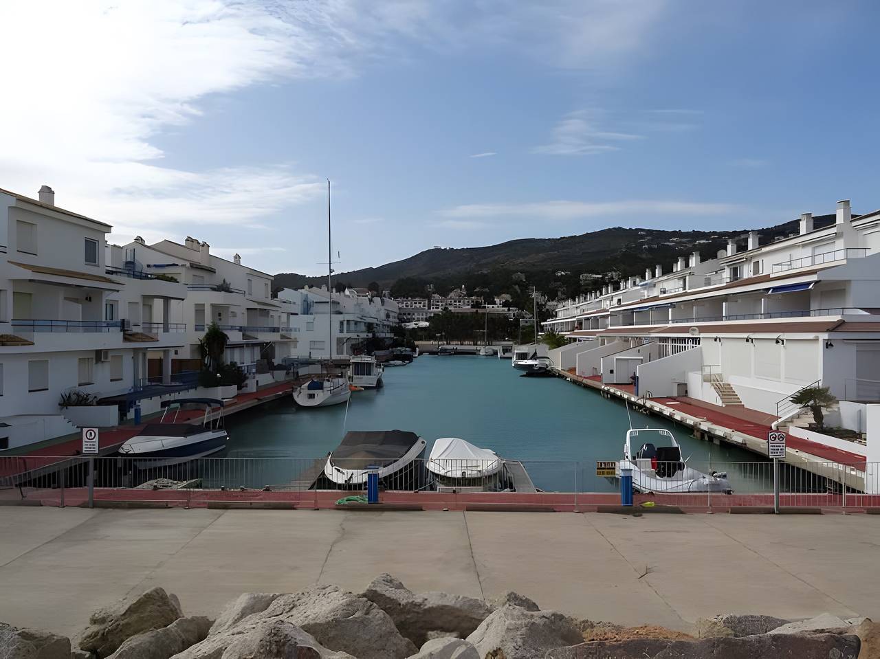 Apartamento entero, Apartment with direct access to the sea in port / marina in Alcocéber, Costa del Azahar
