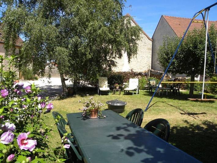 Gîte pour 5 personnes, avec terrasse à Corgoloin