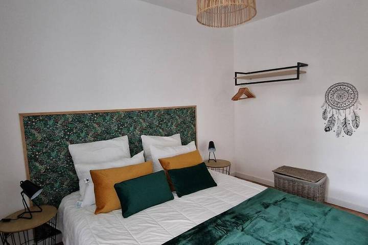 Gîte pour 6 personnes, avec Terrasse et Jardin ainsi que Piscine et Vue à Saint-Esteben