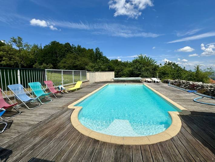 Gîte pour 19 personnes, avec terrasse ainsi que jardin et piscine - 1