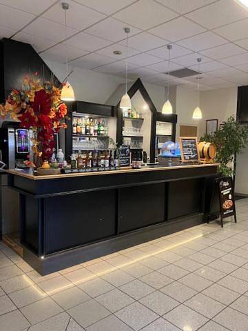 Hôtel pour 4 personnes, avec piscine ainsi que vue et terrasse à Scionzier - 3