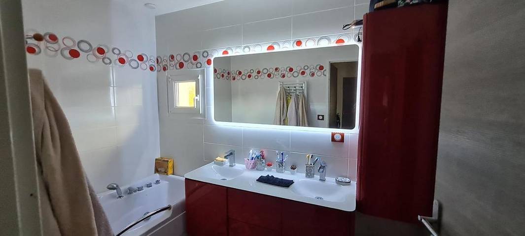 Villa pour 4 personnes, avec balcon ainsi que piscine et sauna en Rhône-Alpes - 3