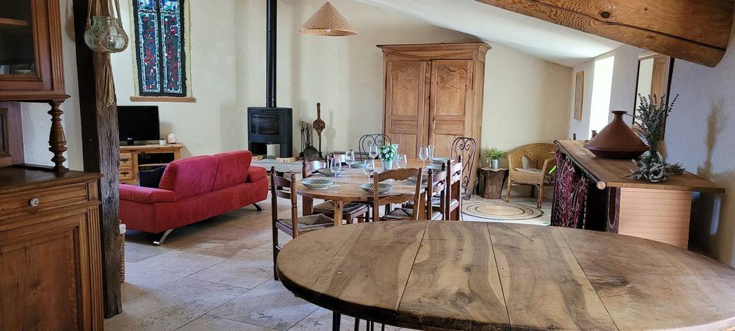 Gîte pour 5 personnes, avec jardin et piscine à Salles-sous-Bois - 3