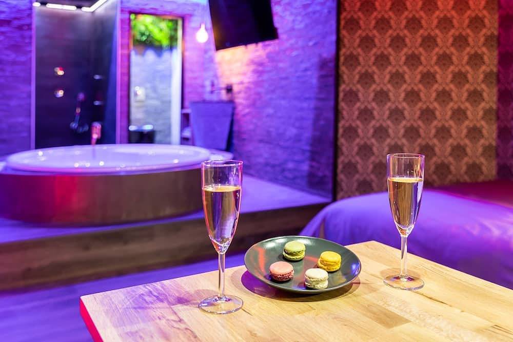 Entire apartment, Cupidon love room: Spa & Sensory shower in Vesoul, Haute-Saône