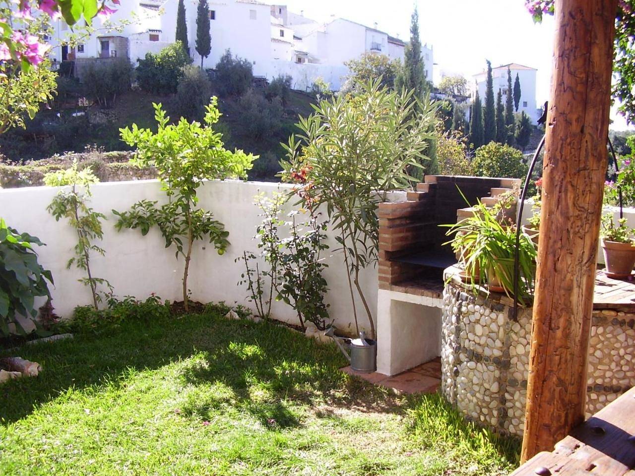 Three-Bedroom House in Parauta, Province de Málaga