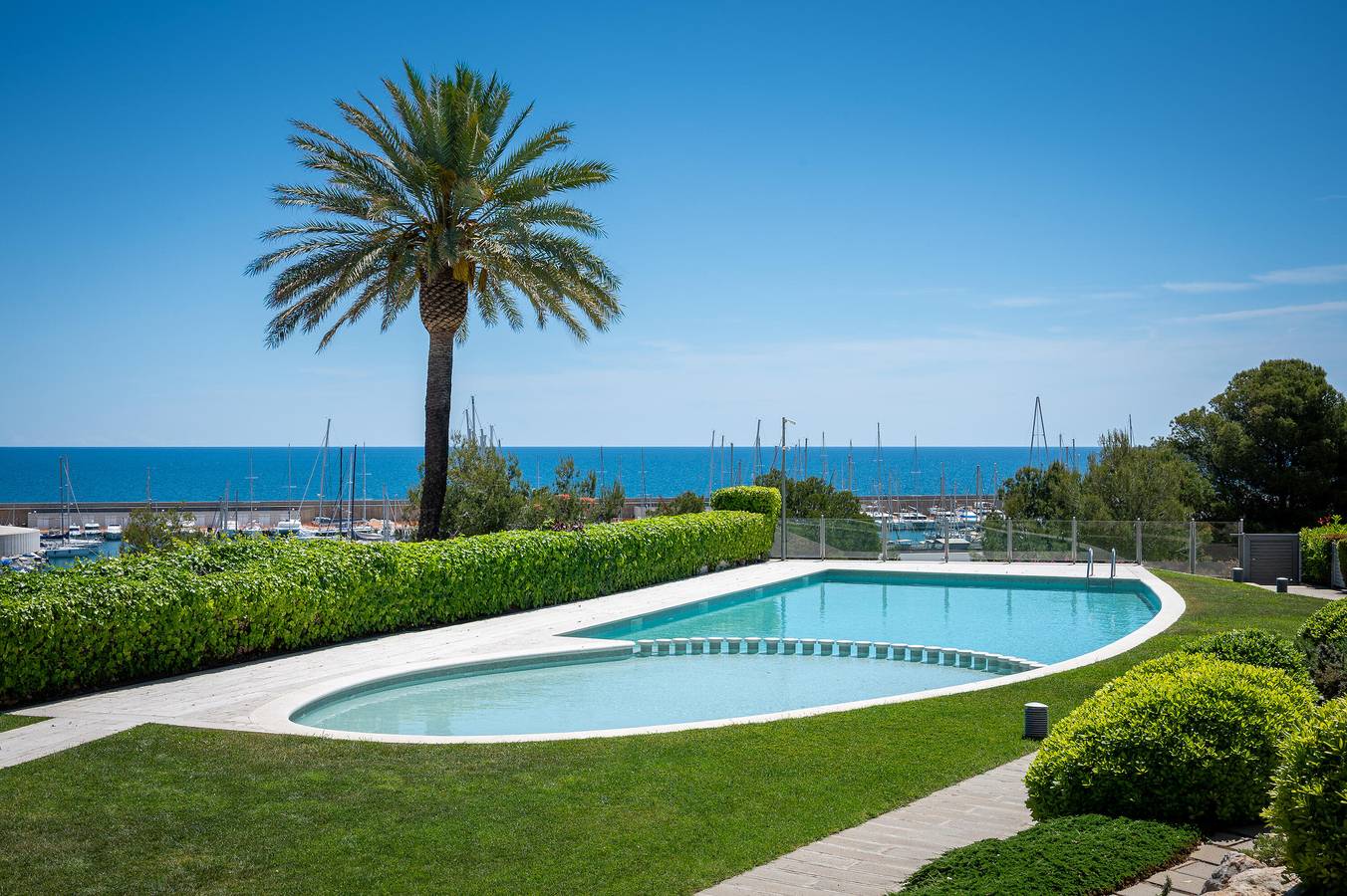 At051 Vil.les de Mar: Casa adosada con piscina comunitaria y con vistas bonitas del puerto y del mar in Torredembarra, Costa Dorada