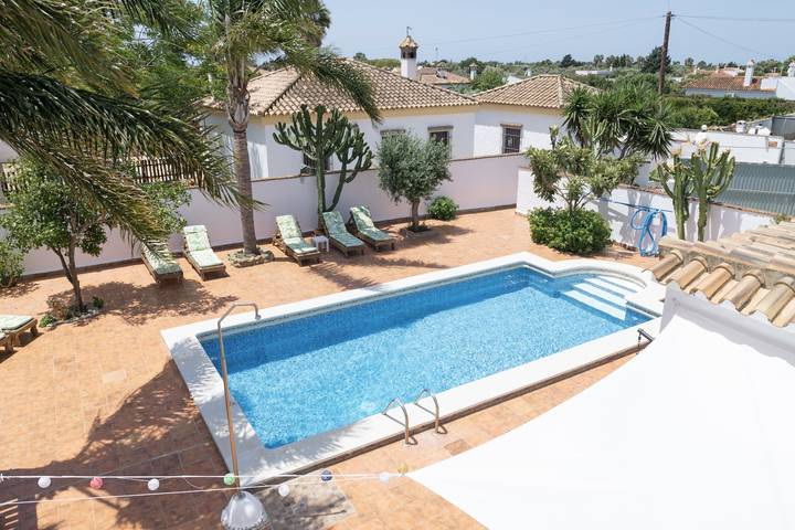 Entire apartment, Enjoy Conil Near the Sea with Pool and Barbecue – Apartment B at Villa Mayo in Conil de la Frontera, Costa de la Luz