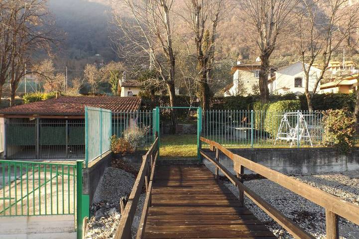 Ferienhaus am See mit privatem Garten und Seebrücke. in Onno (Oliveto Lario), Oliveto Lario
