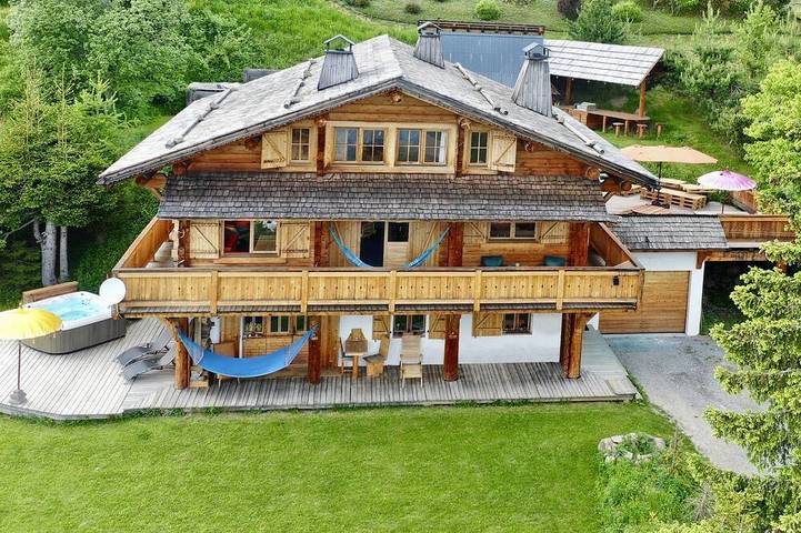 Maison pour 12 personnes, avec jardin et jacuzzi à Manigod