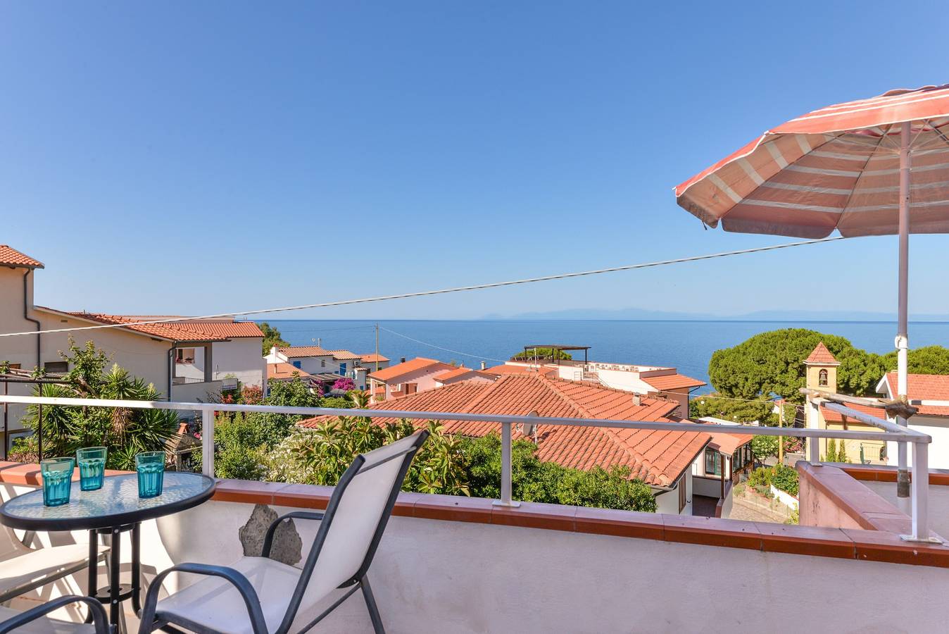 Ganze Wohnung, Ferienwohnung 'Appartamento Con Vista Mare Chiessi' mit Meerblick, Balkon und Klimaanlage in Chiessi, Elba