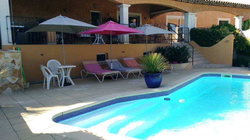 Villa pour 4 personnes, avec terrasse ainsi que jardin et piscine dans le Sud de la France - 2