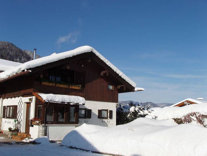 Ferienwohnung für 4 Personen, mit Terrasse und Ausblick sowie Garten, kinderfreundlich in Kreuth - 2