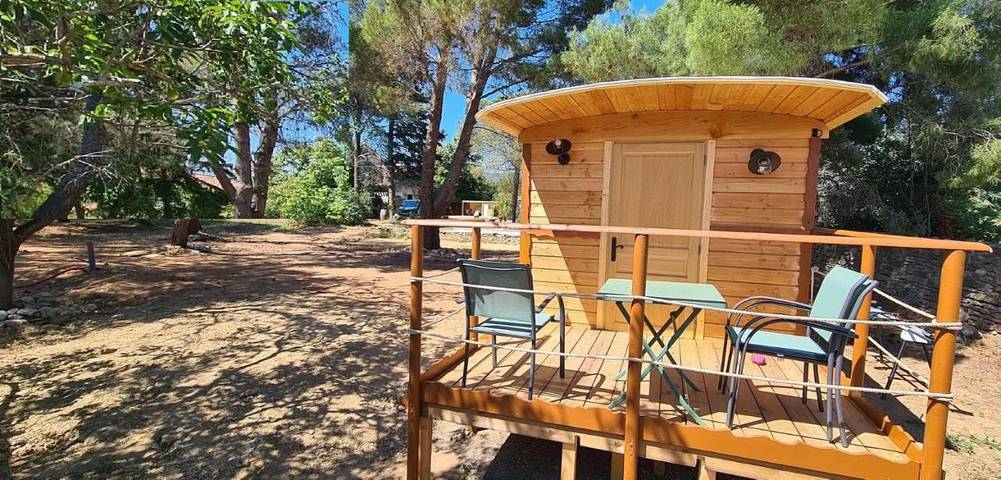 Maison de campagne pour 2 personnes, avec jardin et terrasse ainsi que piscine et vue à Trausse