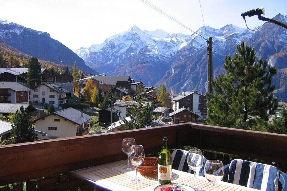 Ganzes Chalet von 125m², 70m bis Gondelstation, 2.5 Zimmer, 2 Bäder, Kamin in Grächen, Walliser Alpen