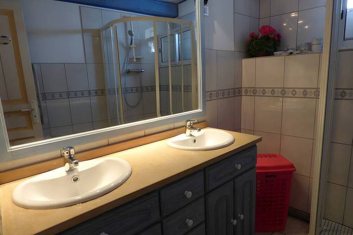 Location de vacances pour 6 personnes, avec terrasse ainsi que jardin et piscine dans Lézignan - 4