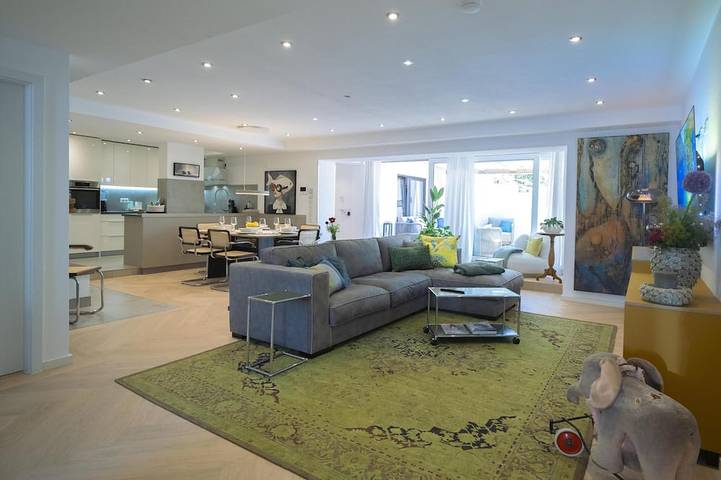Ferienwohnung für 8 Personen, mit Terrasse und Garten in Freiburg