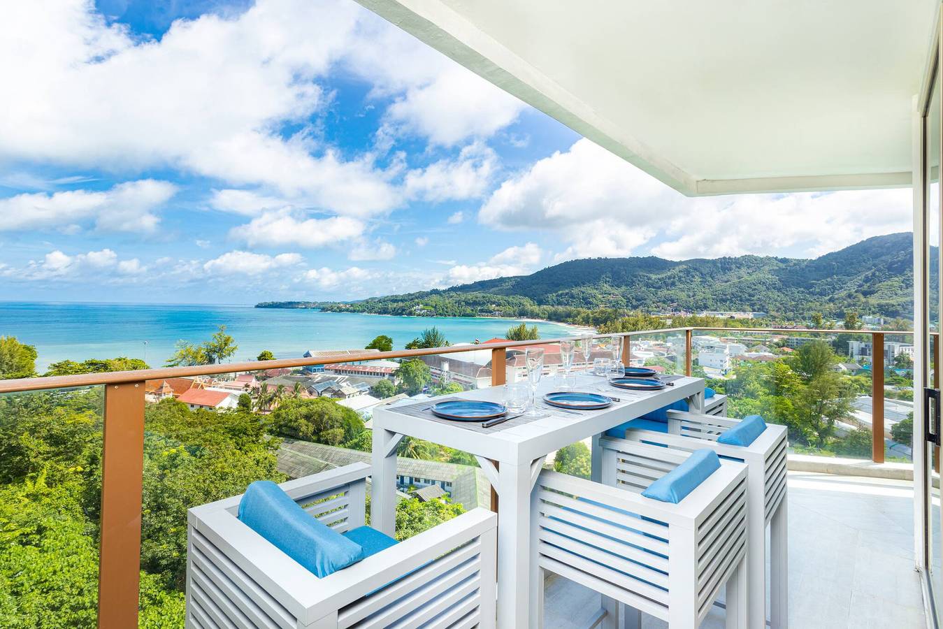 Appartamento intero, Moderno appartamento con vista mare completa, a 4 minuti a piedi dalla spiaggia di Kamala in Kamala Beach, Kamala