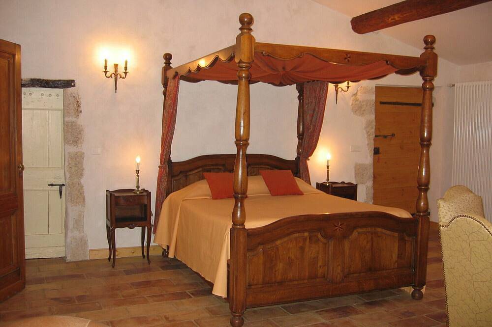 Ganze Wohnung, Ein Aufenthalt im Templer Commandery in Fabrègues, Mittelmeerküste (Frankreich)