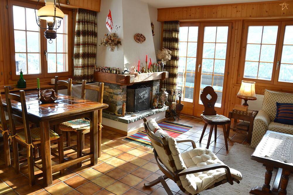 Ganze Wohnung, Draußen: Wohnung für 5-6 Personen im 4. Stock mit Aufzug, Balkon mit Panoramablick auf die 4.000 m, in Saint Luc, Anniviers