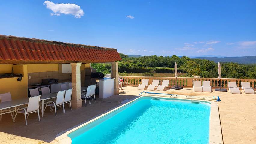 Gîte pour 15 personnes, avec jardin ainsi que balcon et piscine dans le Gard - 2