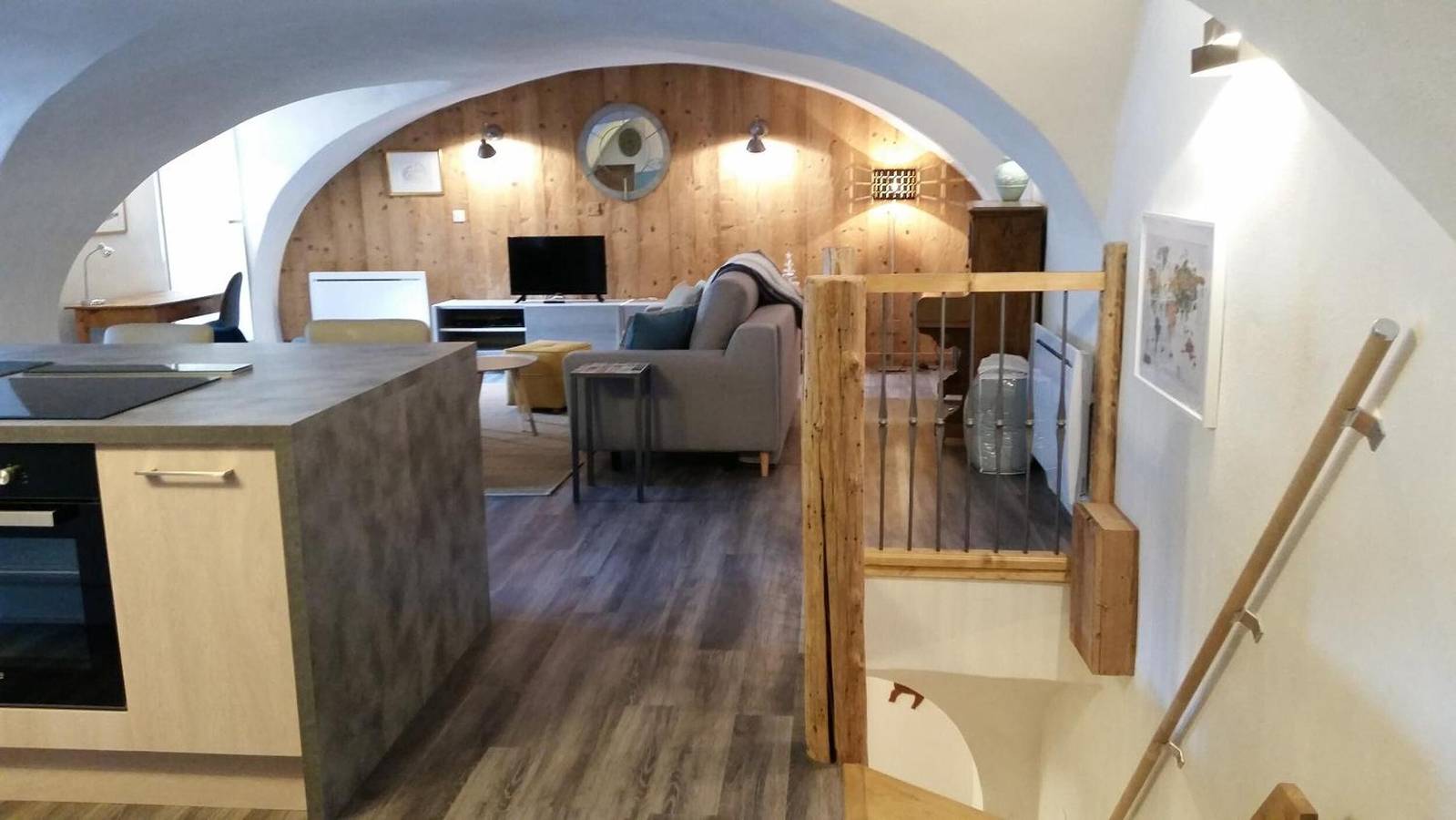 Appartement entier, Appartement vouté avec deux chambres et terrasse ensoleillée in Briançon, Serre Chevalier