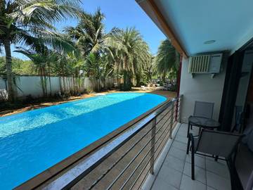 Gîte pour 2 personnes, avec terrasse ainsi que piscine et vue dans Nai Yang Beach