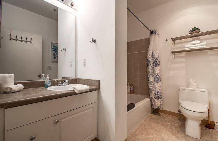 Vacation rental for 6 people, with balcony and yard as well as pool and sauna in Belltown