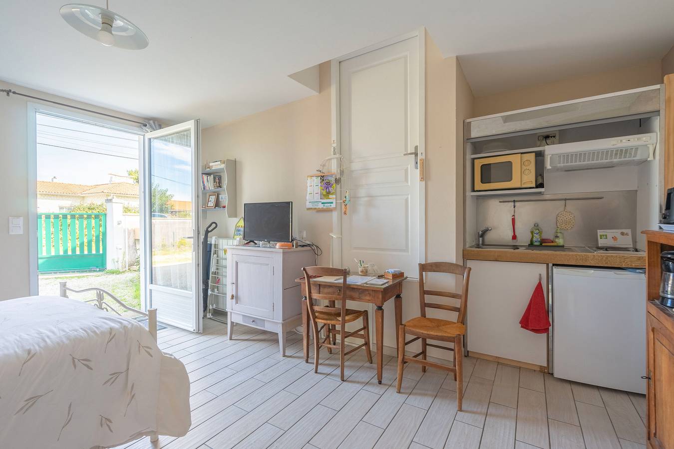 Chambre d'hôtes Gai Réveil - Les Capucines' con jardín privado y Wi-Fi in La Tremblade, Côte de Beauté