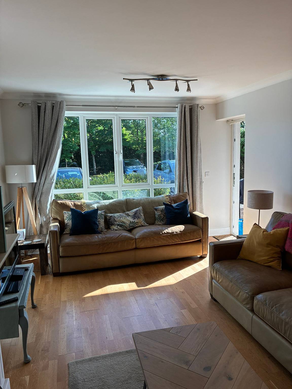 Ganze Ferienwohnung, Spacious and Bright 2 Bedroom Apt - Great location in Galway, County Galway